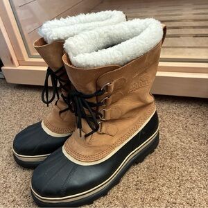 Sorel Caribou Tan and Black Boots with White Interior
